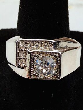 Bintahe Silvertone square bling size 9 3/4 costume